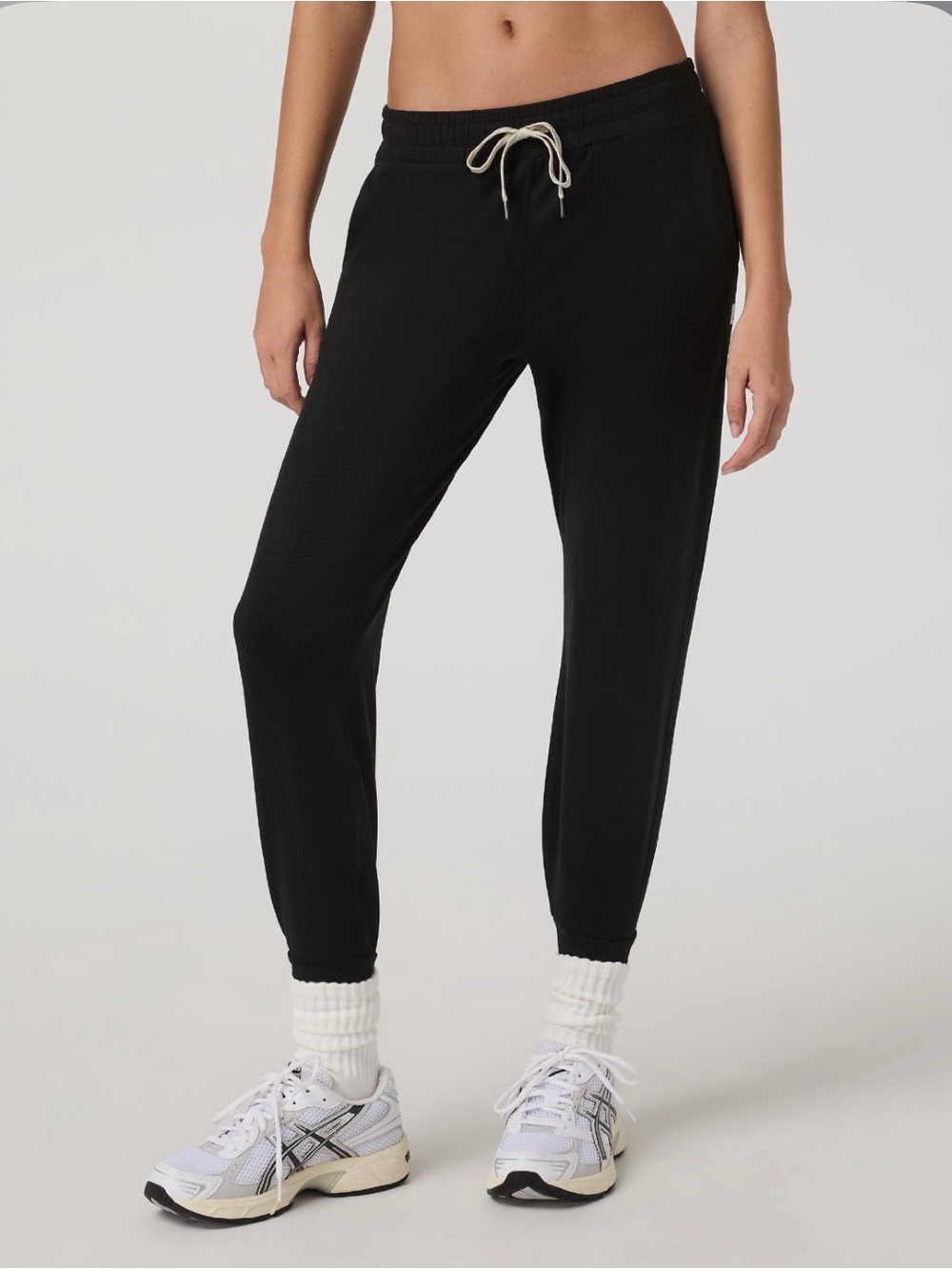 Vuori Women’s Black Heather Performance Joggers - size XS